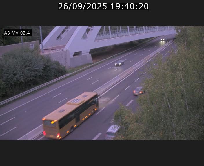 Webcam autoroute de la France (A3) au Luxembourg à Fentange, à proximité de la Croix de Gasperich. Vue orientée vers la Cloche d'Or