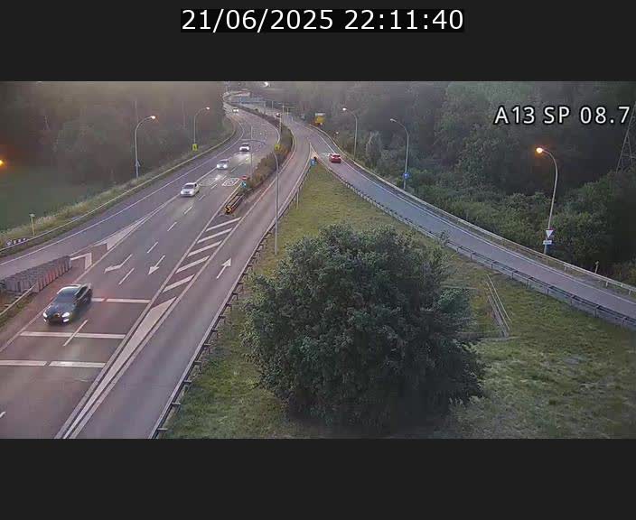 Traffic live webcam Luxembourg Jonction Lankelz - A13 direction Pétange - BK 8.7 