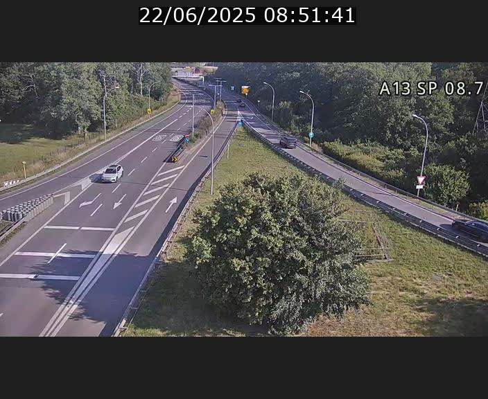Traffic live webcam Luxembourg Jonction Lankelz - A13 direction Pétange - BK 8.7 