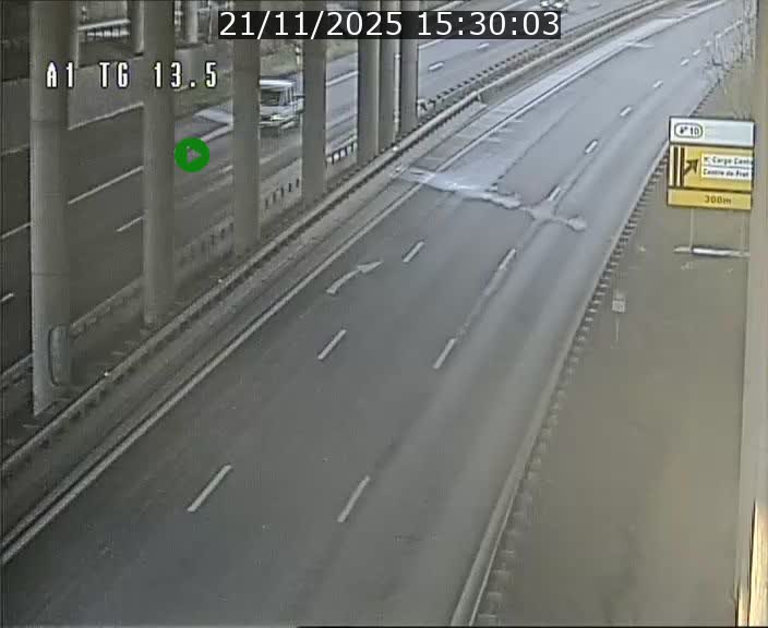 Traffic live webcam Luxembourg Senningen - A1 direction Luxembourg - BK 13.5
