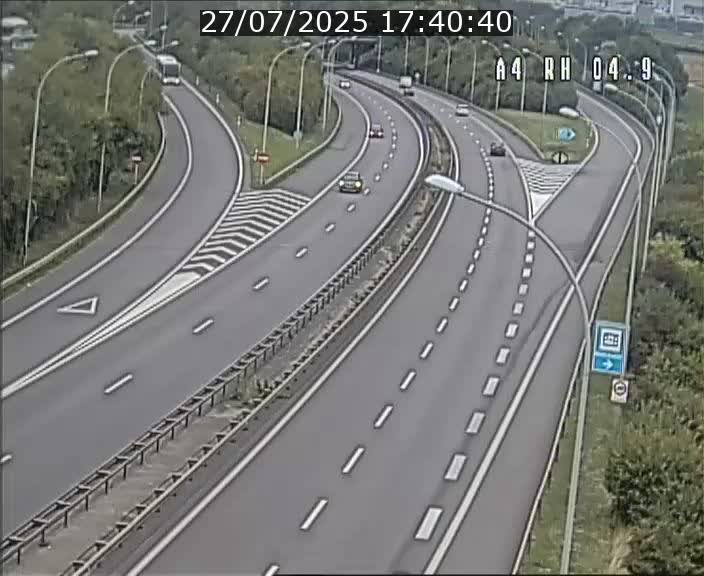 Traffic live webcam Luxembourg Leudelange - A4 - BK 4.9 - direction Luxembourg