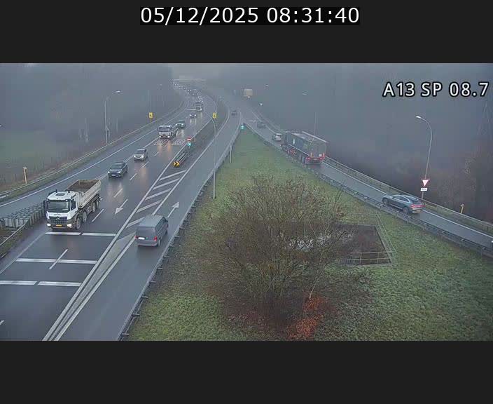 Traffic live webcam Luxembourg Jonction Lankelz - A13 direction Pétange - BK 8.7 
