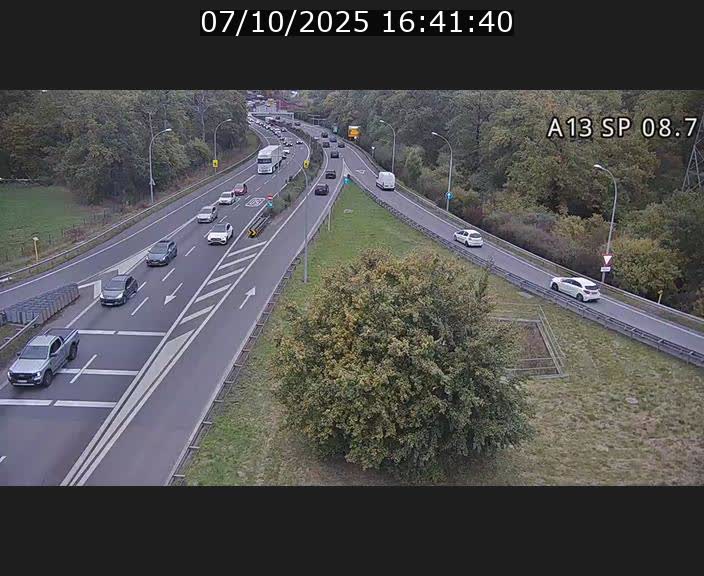 Traffic live webcam Luxembourg Jonction Lankelz - A13 direction Pétange - BK 8.7 