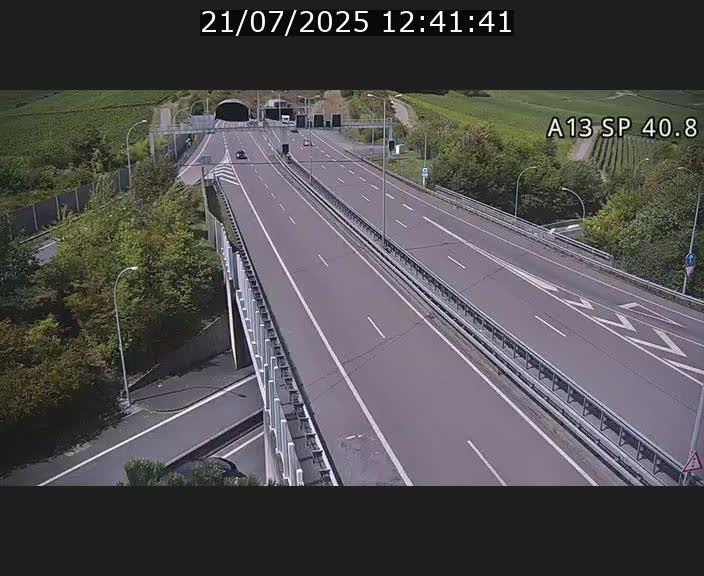 Webcam avec vue sur l'entrée côté allemand du tunnel Markusbierg à Schengen. Vue orientée vers le tunnel et Bettembourg