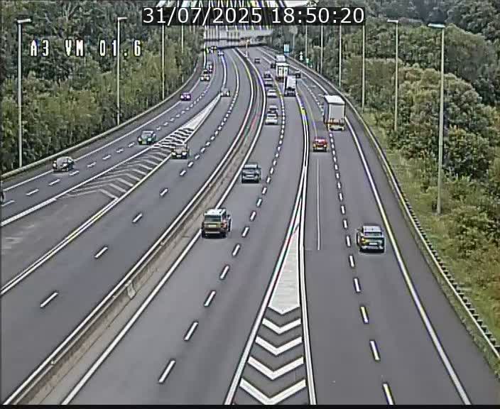 Traffic live webcam Luxembourg - Croix de Gasperich - A3 - BK 1.6 - direction France/Aire de Berchem