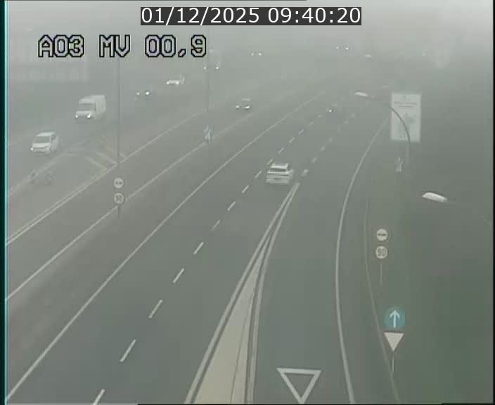 Traffic live webcam Luxembourg Croix de Gasperich - A3 - BK 0.4 - direction Luxembourg