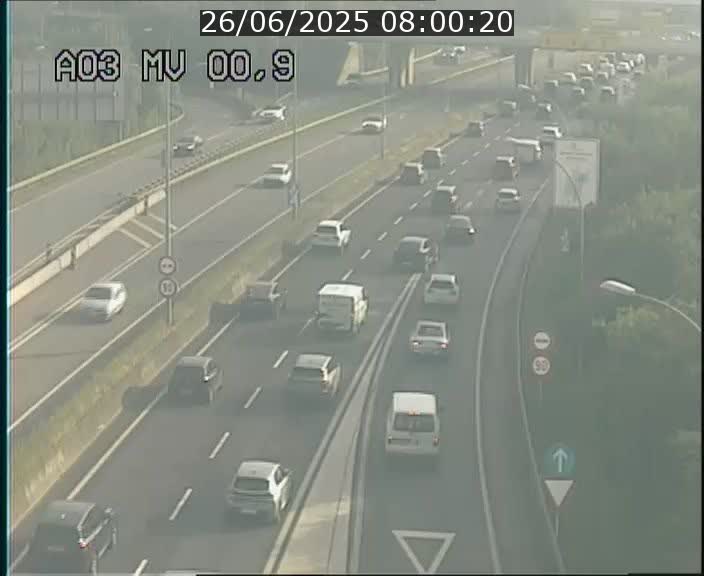 Traffic live webcam Luxembourg Croix de Gasperich - A3 - BK 0.4 - direction Luxembourg