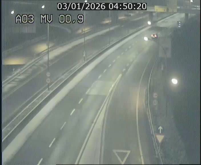 Traffic live webcam Luxembourg Croix de Gasperich - A3 - BK 0.4 - direction Luxembourg