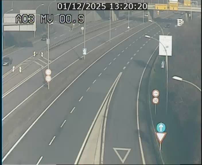 Traffic live webcam Luxembourg Croix de Gasperich - A3 - BK 0.4 - direction Luxembourg