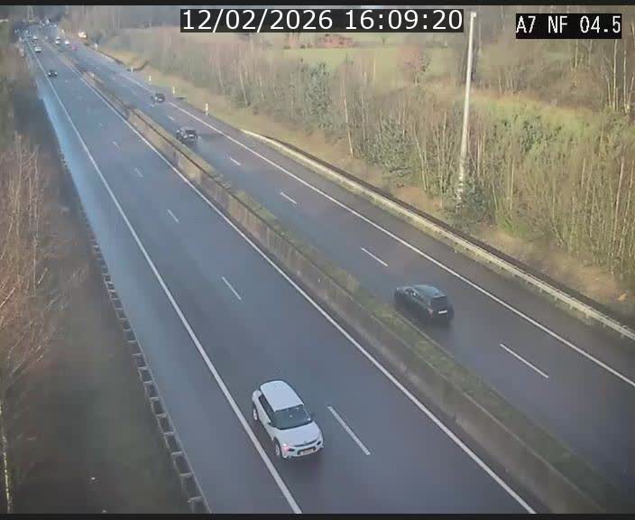 Caméra autoroute Luxembourg A7 - Passage à gibier Rëngelbour - direction Tunnel Grouft