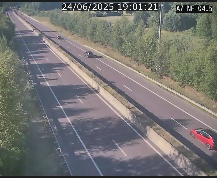 Caméra autoroute Luxembourg A7 - Passage à gibier Rëngelbour - direction Tunnel Grouft