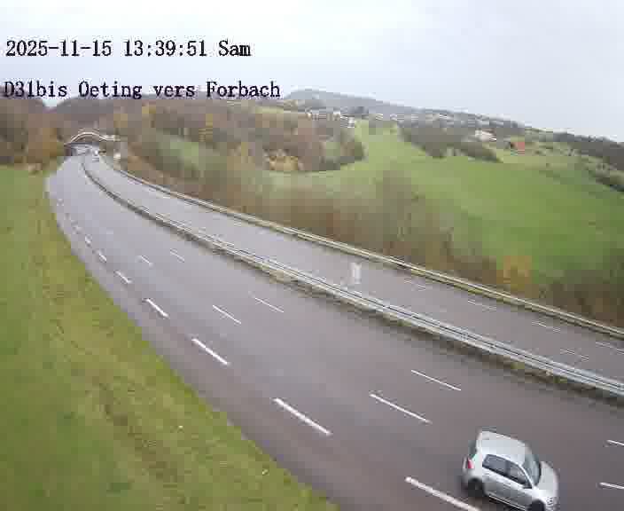 Caméra routière située sur D31bis (France) à Oeting, orientée vers Forbach, surveillant en continu la circulation locale et régionale.