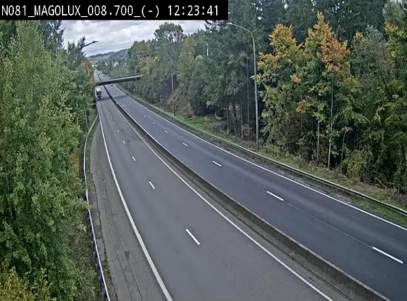 Webcam sur la N81 (E411) à hauteur de la jonction avec la N883. Vue orientée vers Arlon