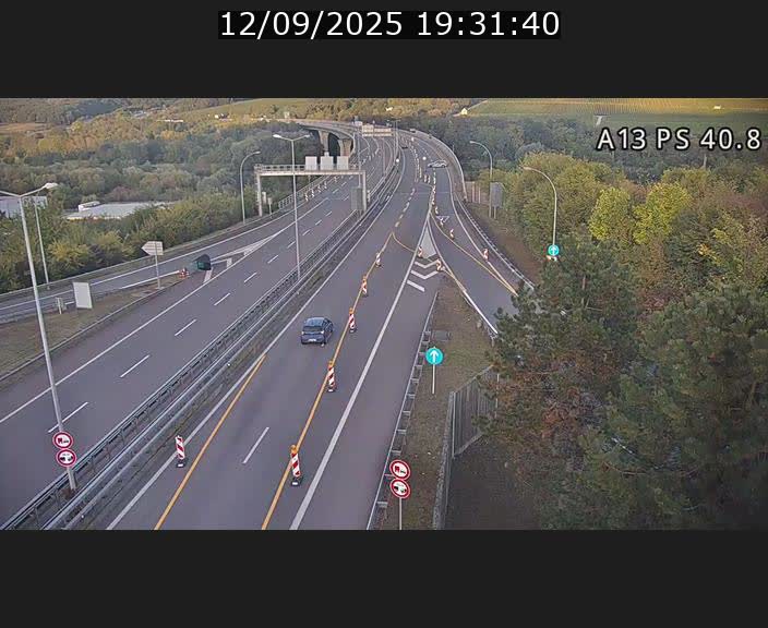 Webcam autoroute A13 à la sortie est du tunnel Markusbierg à Schengen. Vue sur le pont de la Moselle, vers l'Allemagne