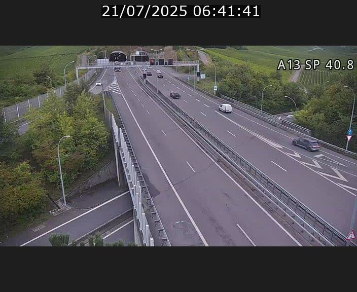 Webcam avec vue sur l'entrée côté allemand du tunnel Markusbierg à Schengen. Vue orientée vers le tunnel et Bettembourg