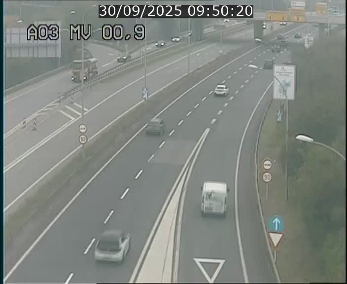 Traffic live webcam Luxembourg Croix de Gasperich - A3 - BK 0.4 - direction Luxembourg