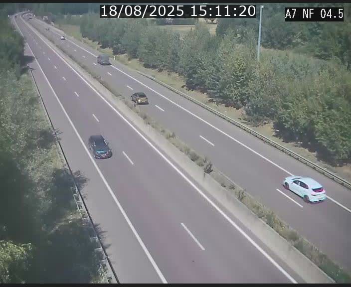 Caméra autoroute Luxembourg A7 - Passage à gibier Rëngelbour - direction Tunnel Grouft