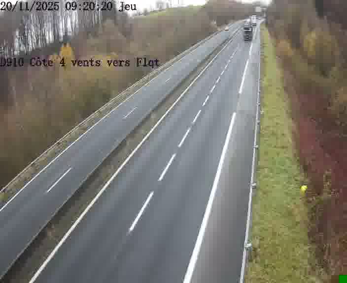 Webcam sur la D910 située dans la Côte des 4 vents. Vue orientée vers le haut de la côte, vers Faulquemont
