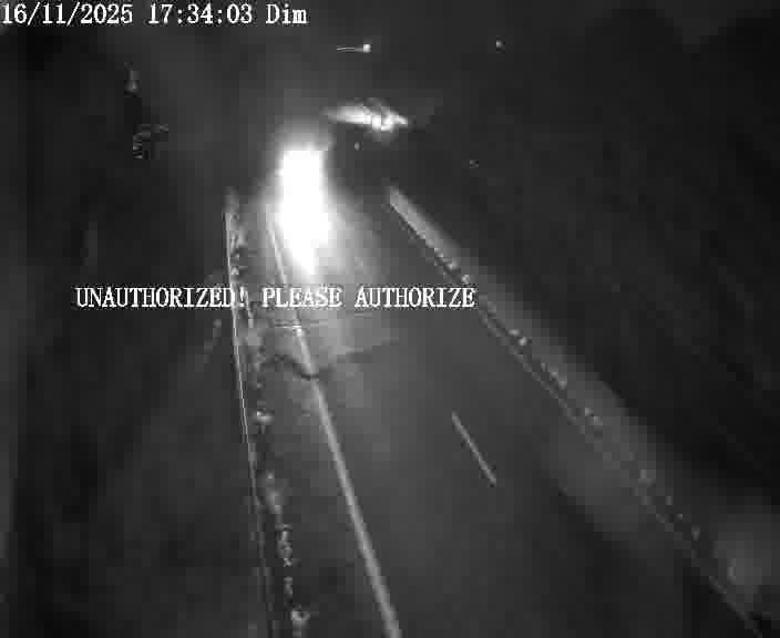 Webcam sur la D910 située dans la Côte des 4 vents. Vue orientée vers le bas, vers Saint-Avold.