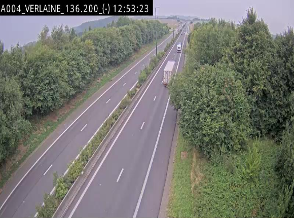 Webcam sur l'E411 à hauteur du pont surplombant la N40, à proximité de la sortie 26 Verlaine - Libramont-Chevigny. Vue orientée vers Namur