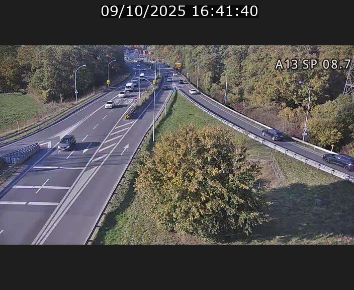 Traffic live webcam Luxembourg Jonction Lankelz - A13 direction Pétange - BK 8.7 