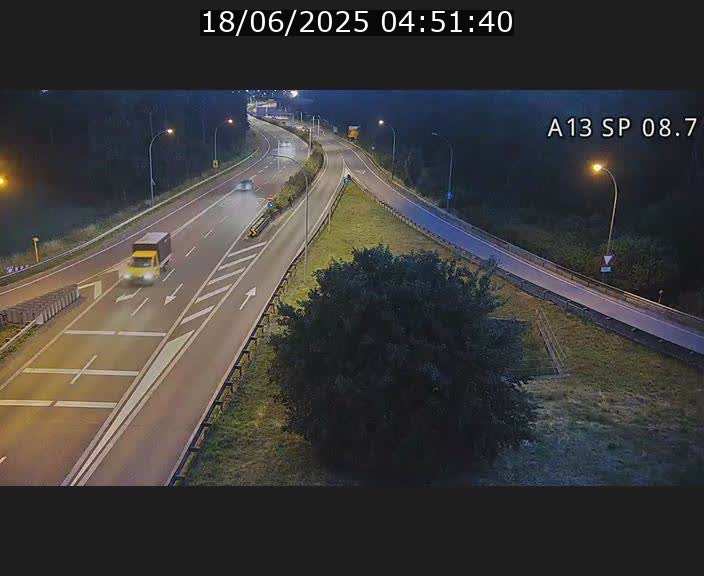 Traffic live webcam Luxembourg Jonction Lankelz - A13 direction Pétange - BK 8.7 