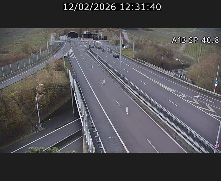 Webcam avec vue sur l'entrée côté allemand du tunnel Markusbierg à Schengen. Vue orientée vers le tunnel et Bettembourg