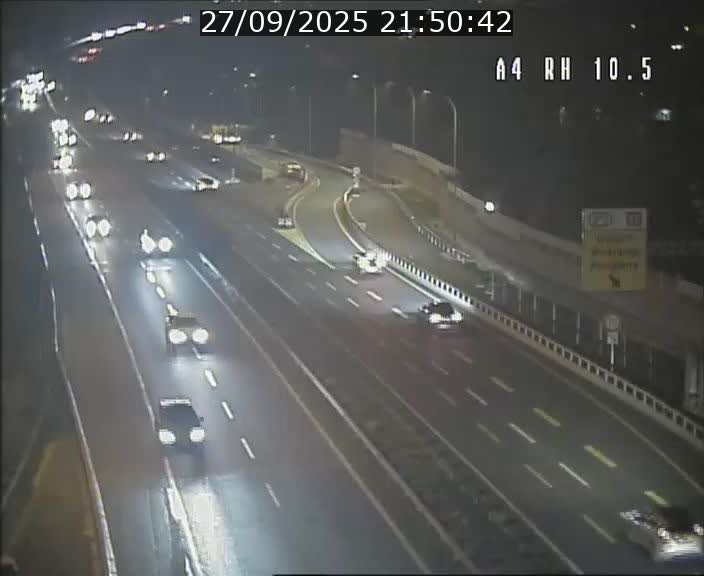 Traffic live webcam Luxembourg Pontpierre - A4 - BK 10.5 - direction Luxembourg