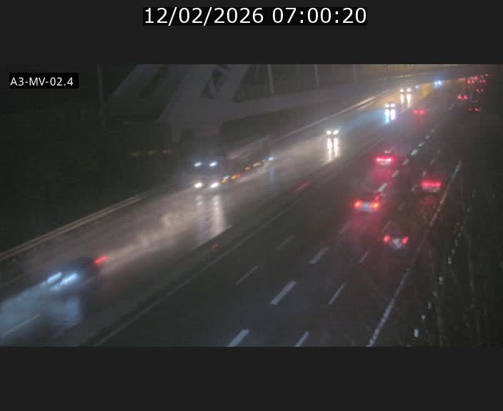 Webcam autoroute de la France (A3) au Luxembourg à Fentange, à proximité de la Croix de Gasperich. Vue orientée vers la Cloche d'Or