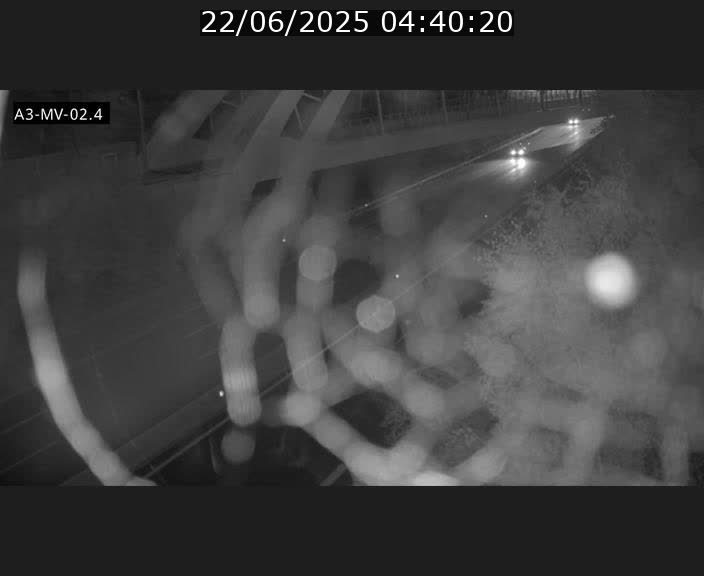 Webcam autoroute de la France (A3) au Luxembourg à Fentange, à proximité de la Croix de Gasperich. Vue orientée vers la Cloche d'Or
