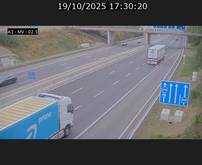 Webcam autoroute A3 au Luxembourg à proximité de la Croix de Gasperich. Vue orientée vers Luxembourg