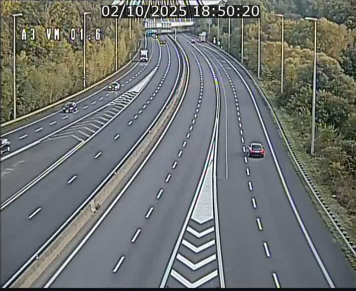 Traffic live webcam Luxembourg - Croix de Gasperich - A3 - BK 1.6 - direction France/Aire de Berchem