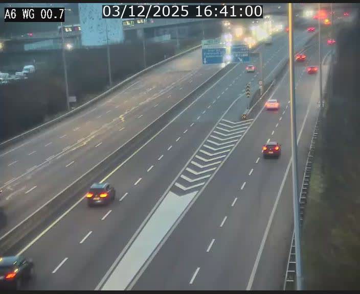 Traffic live webcam Luxembourg Croix de Cessange - A6 - BK 0.7 - direction A3 France