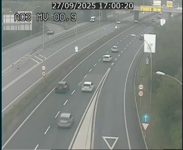 Traffic live webcam Luxembourg Croix de Gasperich - A3 - BK 0.4 - direction Luxembourg