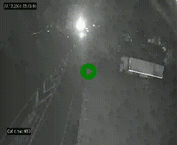 Vue en direct de l'autoroute A10 grâce à un drône situé au-dessus du péage de Virsac