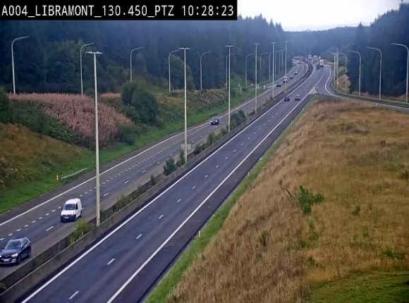 Webcam E411 à hauteur de la sortie 25 de Libramont menant vers Bouillon, Sedan et Reims via la N89. Vue orientée vers Bruxelles