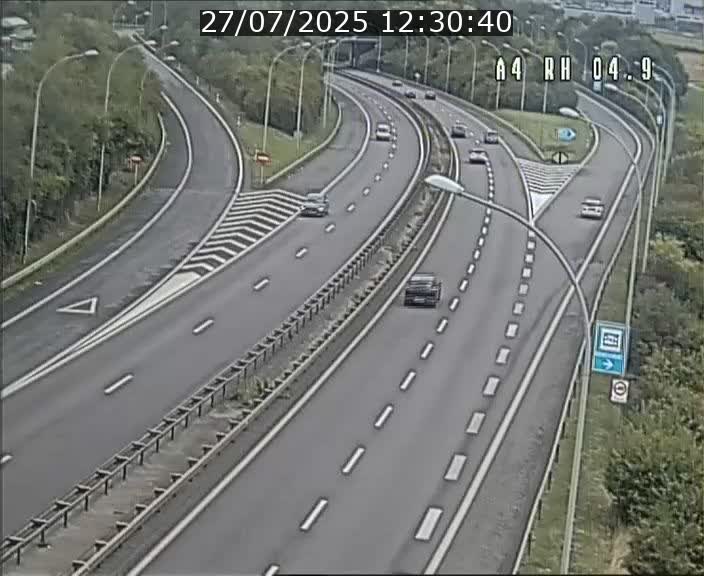 Traffic live webcam Luxembourg Leudelange - A4 - BK 4.9 - direction Luxembourg
