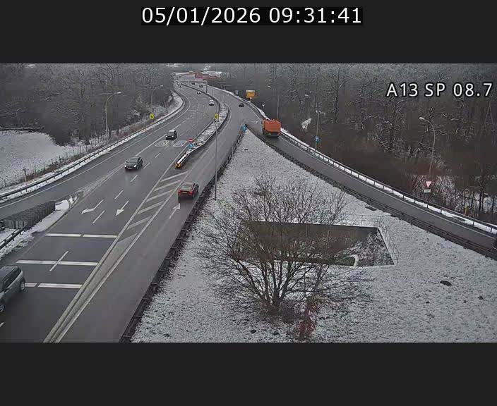 Traffic live webcam Luxembourg Jonction Lankelz - A13 direction Pétange - BK 8.7