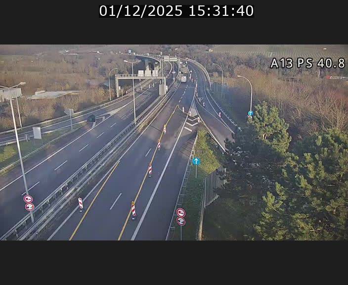 Webcam autoroute A13 à la sortie est du tunnel Markusbierg à Schengen. Vue sur le pont de la Moselle, vers l'Allemagne