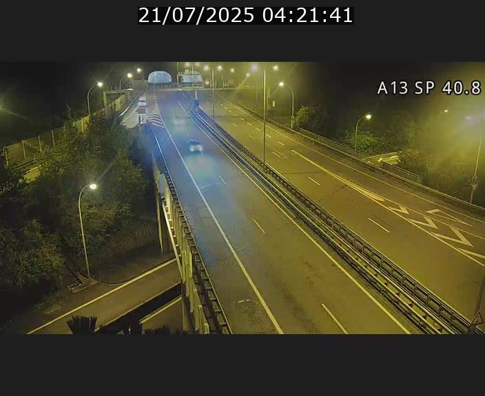 Webcam avec vue sur l'entrée côté allemand du tunnel Markusbierg à Schengen. Vue orientée vers le tunnel et Bettembourg