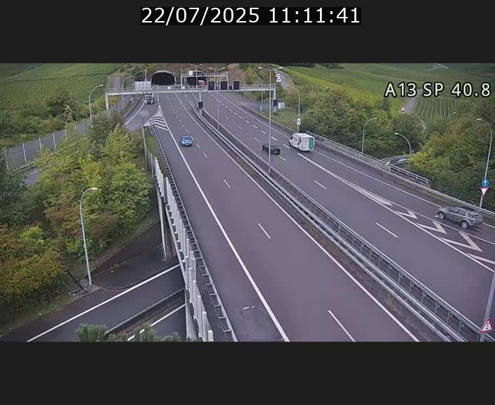 Webcam avec vue sur l'entrée côté allemand du tunnel Markusbierg à Schengen. Vue orientée vers le tunnel et Bettembourg