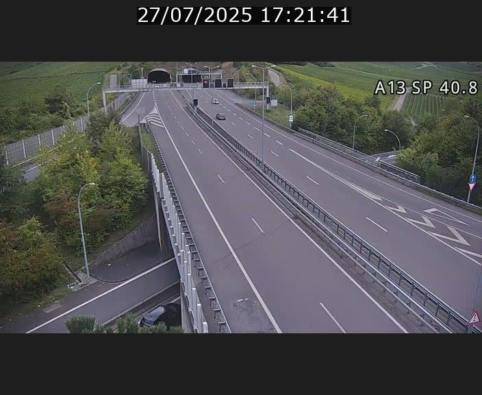 Webcam avec vue sur l'entrée côté allemand du tunnel Markusbierg à Schengen. Vue orientée vers le tunnel et Bettembourg