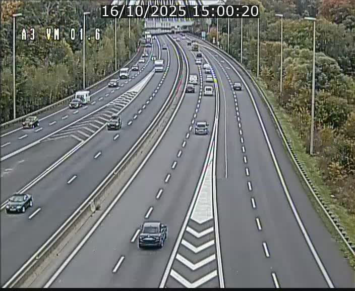 Traffic live webcam Luxembourg - Croix de Gasperich - A3 - BK 1.6 - direction France/Aire de Berchem