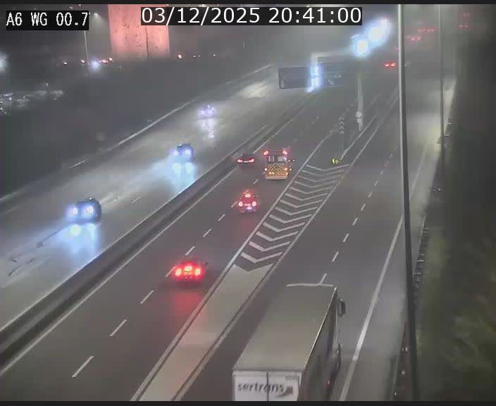 Traffic live webcam Luxembourg Croix de Cessange - A6 - BK 0.7 - direction A3 France