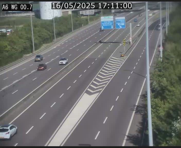 Traffic live webcam Luxembourg Croix de Cessange - A6 - BK 0.7 - direction A3 France