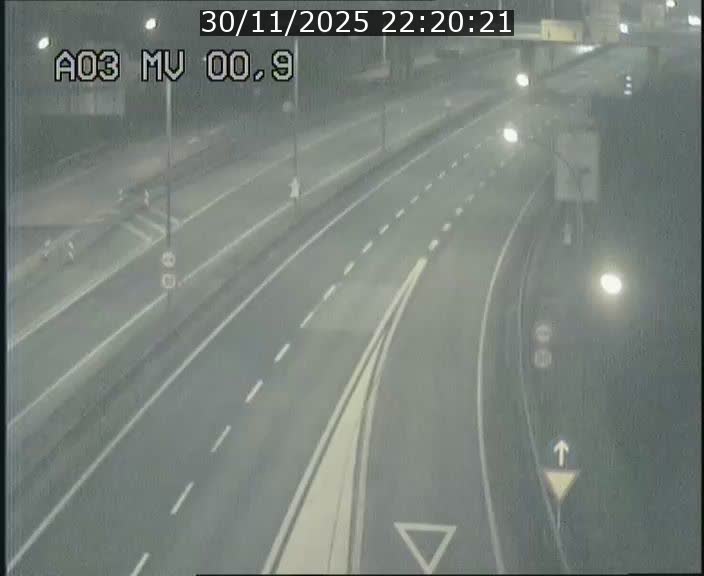 Traffic live webcam Luxembourg Croix de Gasperich - A3 - BK 0.4 - direction Luxembourg