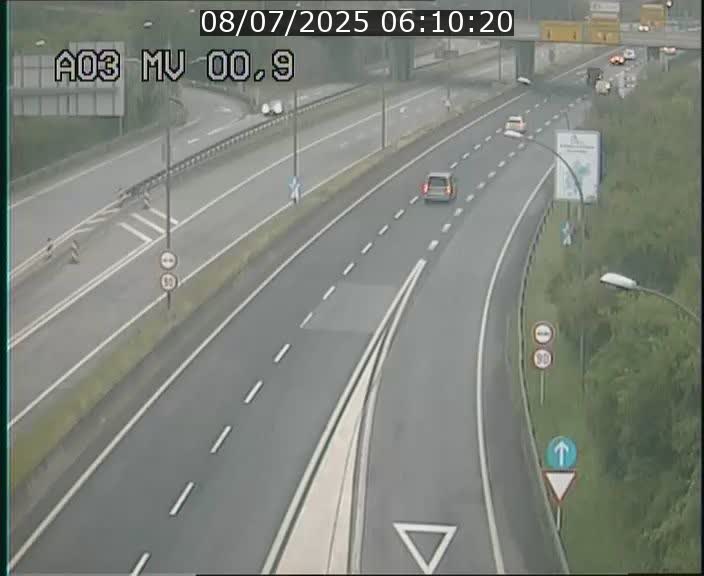 Traffic live webcam Luxembourg Croix de Gasperich - A3 - BK 0.4 - direction Luxembourg