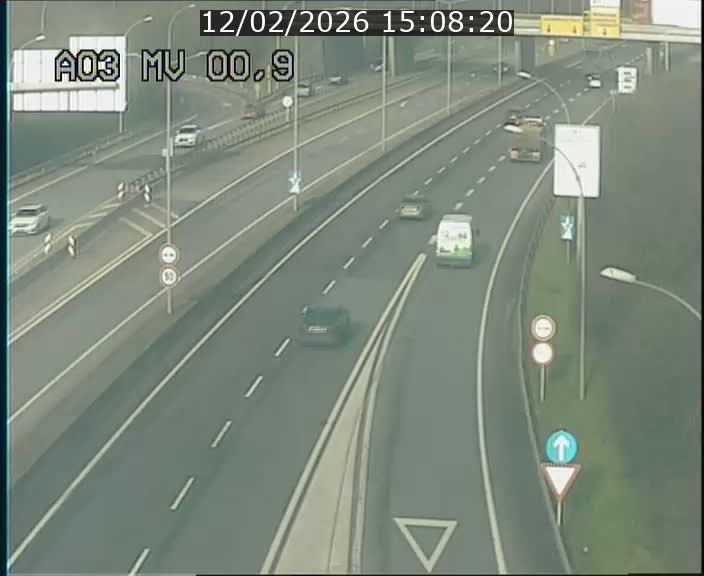 Traffic live webcam Luxembourg Croix de Gasperich - A3 - BK 0.4 - direction Luxembourg