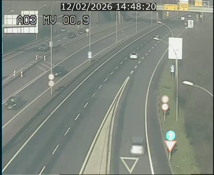 Traffic live webcam Luxembourg Croix de Gasperich - A3 - BK 0.4 - direction Luxembourg