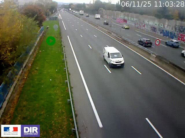 Webcam à Bron sur l'A43 à la jonction avec le boulevard périphérique de Lyon (D383). Vue orientée vers Lyon